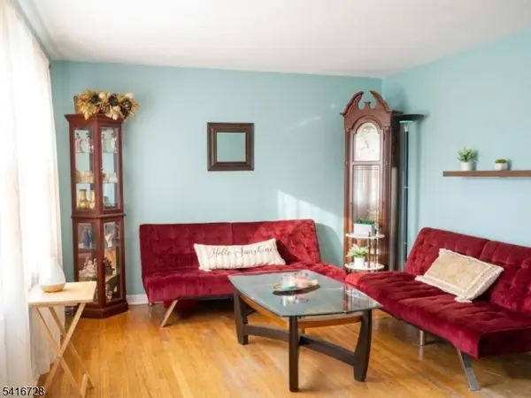 585 Mountainview Dr, North Plainfield Boro, NJ 07063