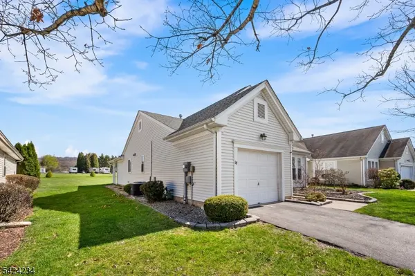 18 Kensington Cir, White Twp., NJ 07823