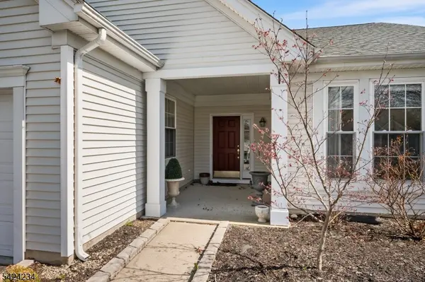 18 Kensington Cir, White Twp., NJ 07823