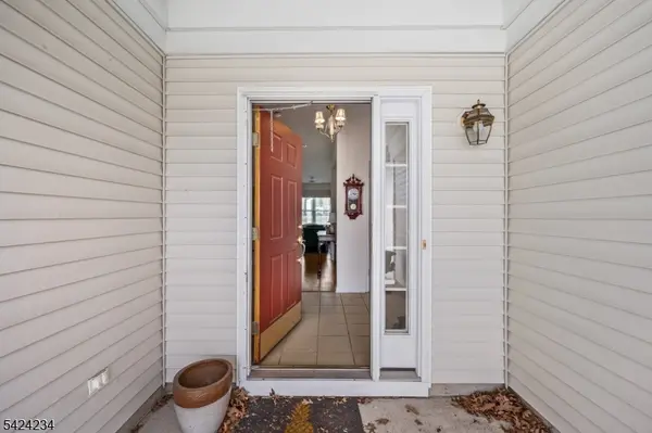 18 Kensington Cir, White Twp., NJ 07823