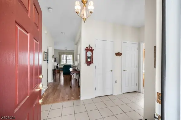 18 Kensington Cir, White Twp., NJ 07823