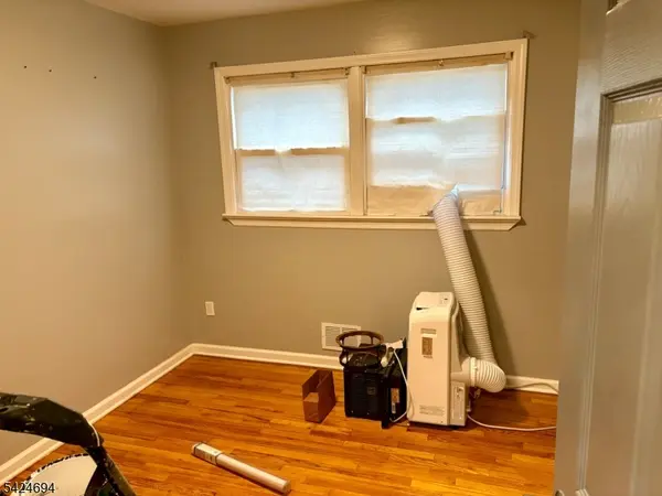 1411 Hussa St, Linden City, NJ 07036