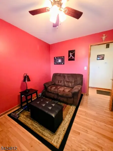 19 E 2nd St, Woodbridge Twp., NJ 07064