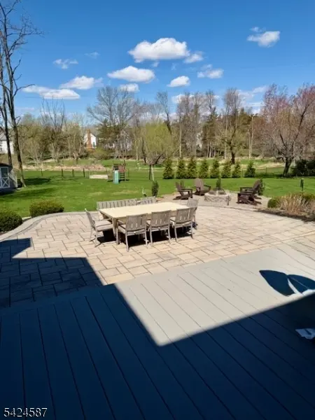 1 Berkshire Ct, Clinton Twp., NJ 08833