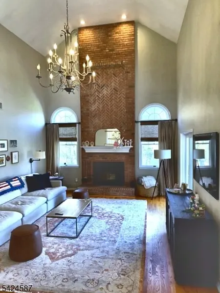 1 Berkshire Ct, Clinton Twp., NJ 08833