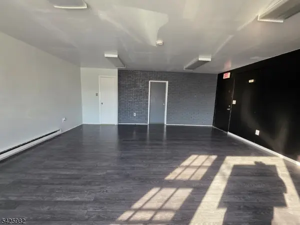 380 Somerset St, North Plainfield Boro, NJ 07060