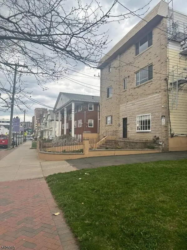 1075 E Jersey St, Elizabeth City, NJ 07201