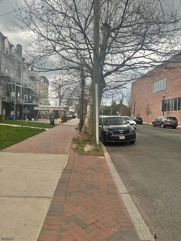 1075 E Jersey St, Elizabeth City, NJ 07201