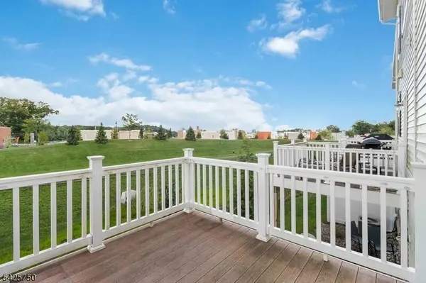 28 Colgate Dr #905, Morris Twp., NJ 07960