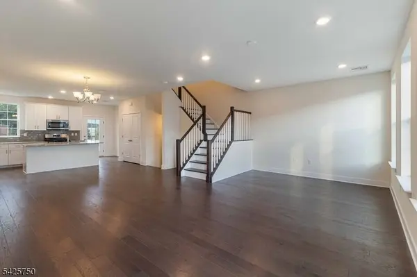 28 Colgate Dr #905, Morris Twp., NJ 07960