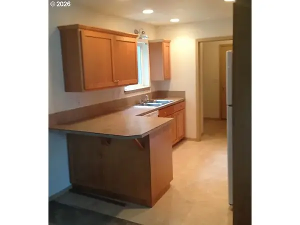 844 SE 117TH AVE, Portland, OR 97216