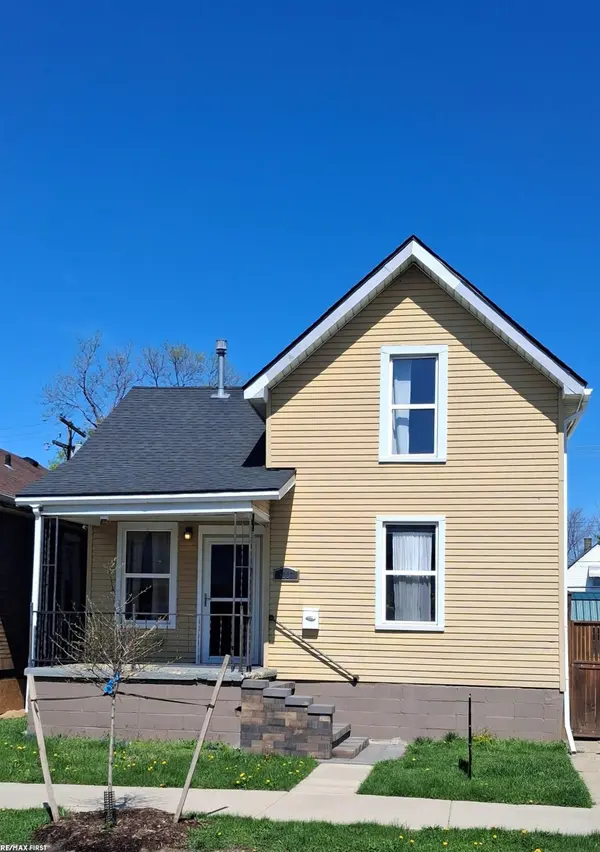 5223 Yemans ST, Hamtramck, MI 48212