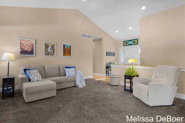 5469 Stevendale DR, Georgetown Twp, MI 49426