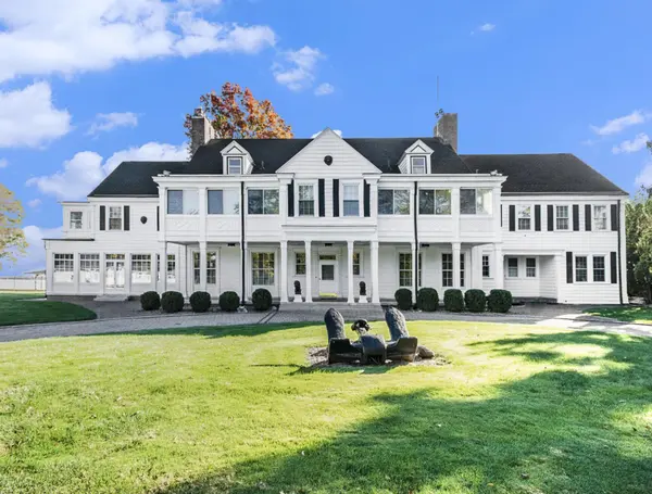 19123 Parke LN, Grosse Ile Twp, MI 48138