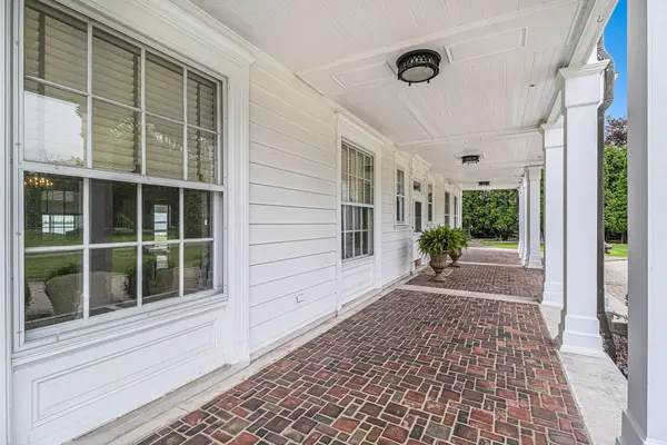 19123 Parke LN, Grosse Ile Twp, MI 48138