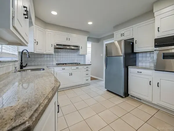 24620 Wood ST, Saint Clair Shores City, MI 48080