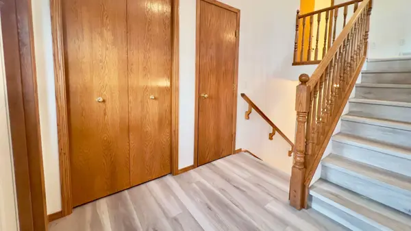 202 2nd AVE E, Hanna, AB T0J 1P0