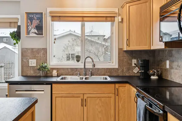 117 Reunion CT NW, Airdrie, AB T4B 0G9