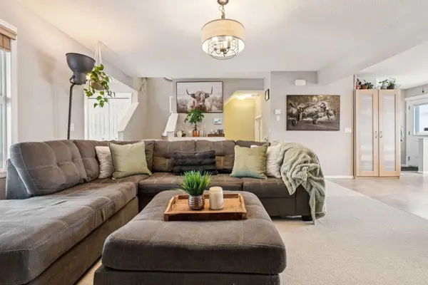 117 Reunion CT NW, Airdrie, AB T4B 0G9