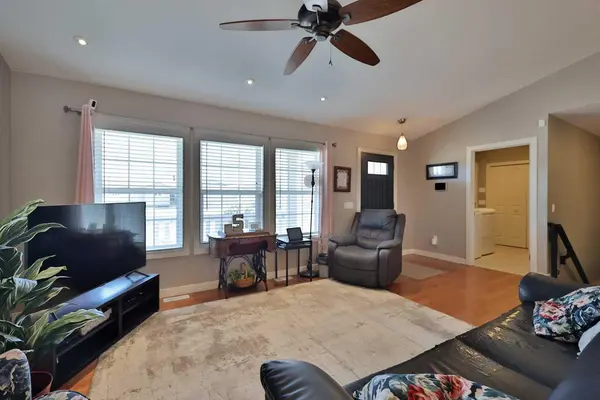 320 S 200 W, Raymond, AB T0K 2S0