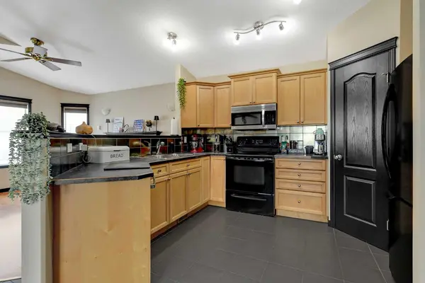 11402 77 AVE, Grande Prairie, AB T8W 2V1