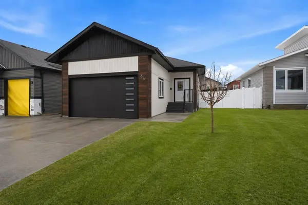 34 Mitchell CRES, Blackfalds, AB T4M0H5