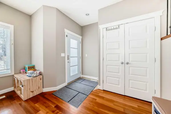 2635 31 ST SW, Calgary, AB T3A 4S8