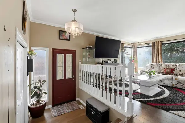 5218 Silverthorn RD, Olds, AB T4H 1B1