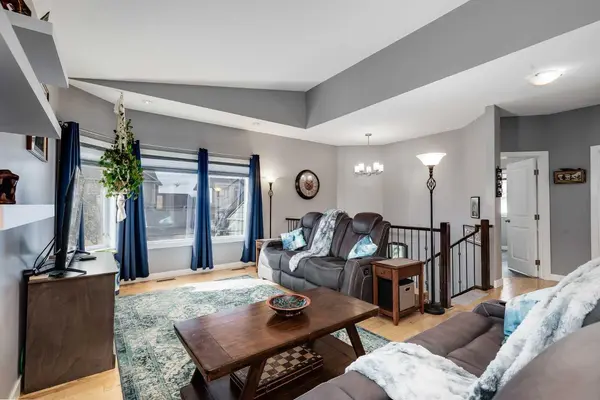 12 Mcclung Gate, Carstairs, AB T0M0N0