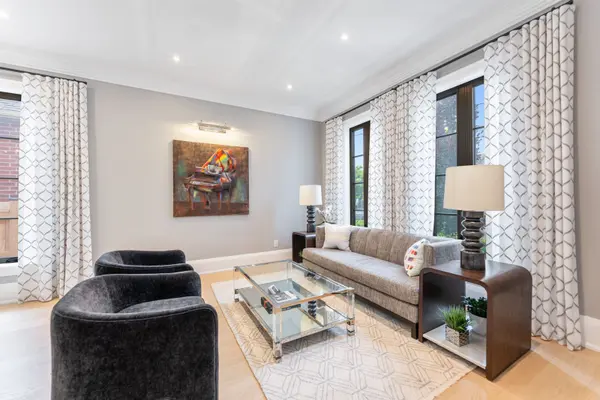 20 Sunbeam AVE, Toronto C06, ON M3H 1W7