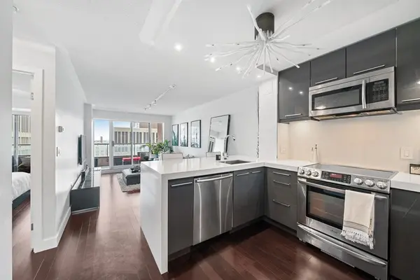 909 Bay ST #1503, Toronto C01, ON M5S 3G2