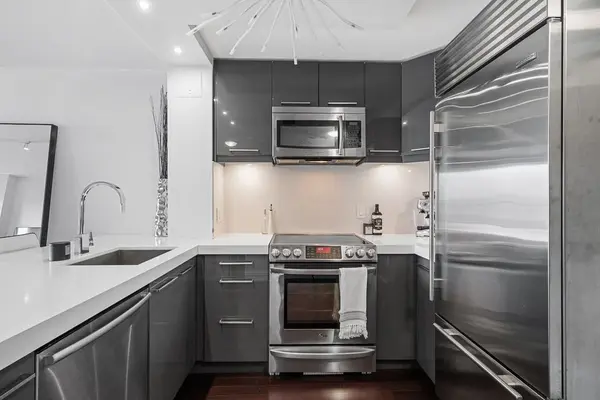 909 Bay ST #1503, Toronto C01, ON M5S 3G2