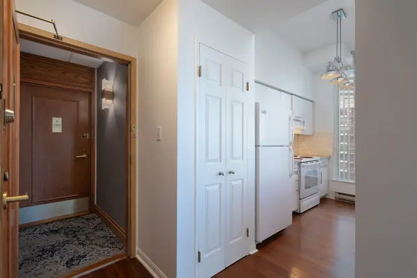 24 Wellesley ST W #2405, Toronto C01, ON M4Y 2X6