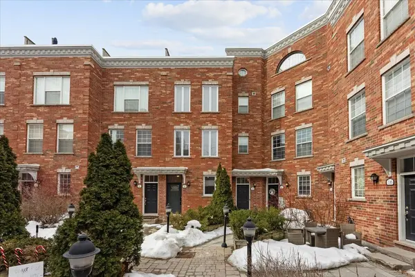 14 Fairhead Mews, Toronto E02, ON M4E 3Y4