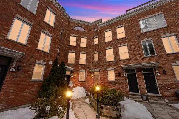 14 Fairhead Mews, Toronto E02, ON M4E 3Y4