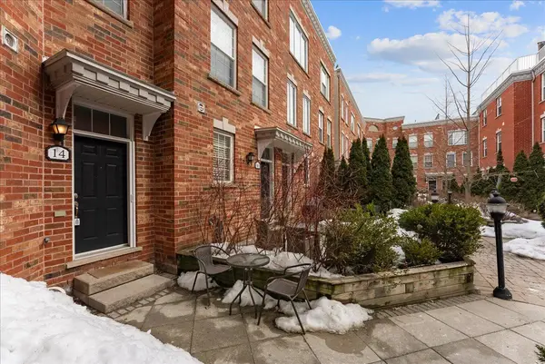 14 Fairhead Mews, Toronto E02, ON M4E 3Y4