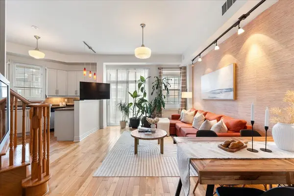 14 Fairhead Mews, Toronto E02, ON M4E 3Y4