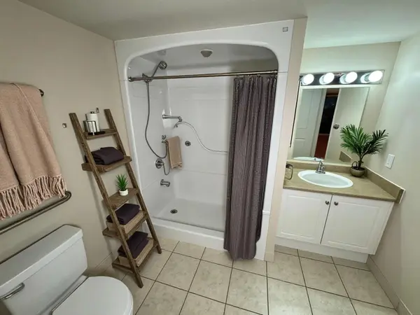 100 Scottfield DR #615, Toronto E07, ON M1S 5W5