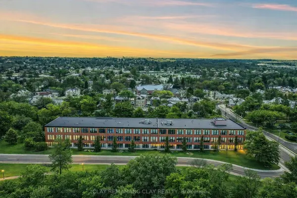 543 Timothy ST #106, Newmarket, ON L3Y 1R1