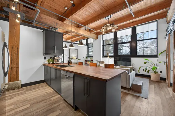 543 Timothy ST #106, Newmarket, ON L3Y 1R1