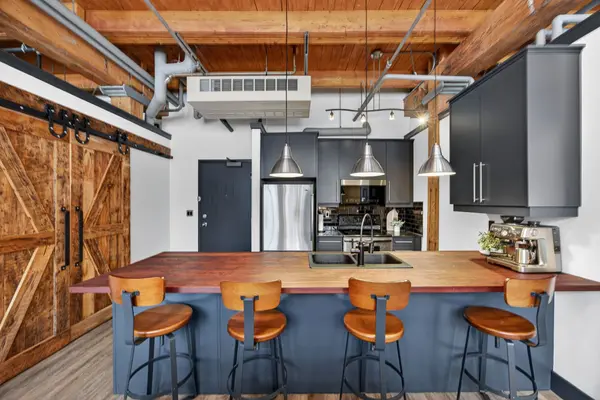 543 Timothy ST #106, Newmarket, ON L3Y 1R1