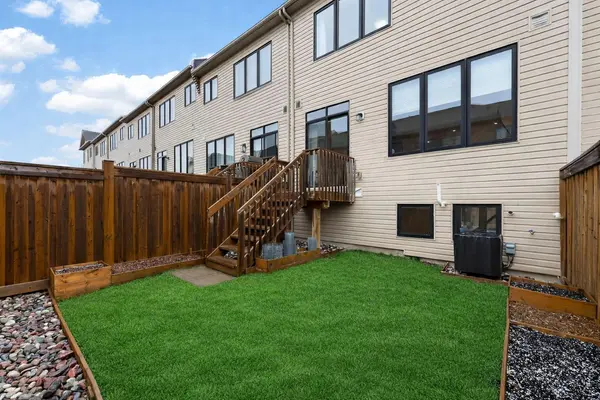 81 Alvin Pegg DR, East Gwillimbury, ON L9R 0R6