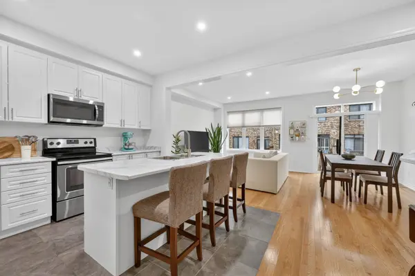 81 Alvin Pegg DR, East Gwillimbury, ON L9R 0R6