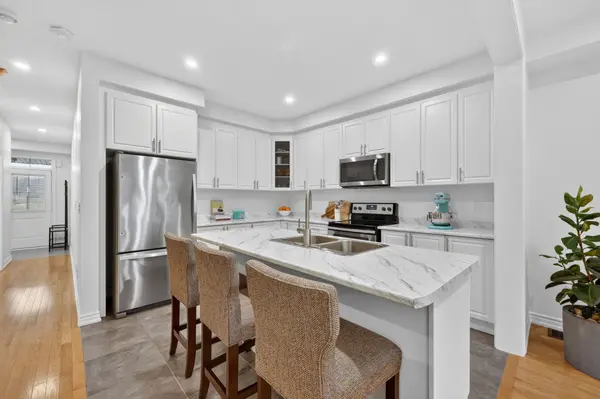 81 Alvin Pegg DR, East Gwillimbury, ON L9R 0R6