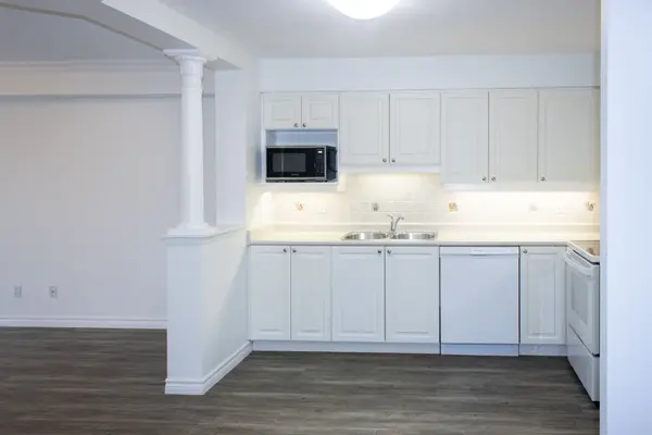 7373 Martingrove RD #412, Vaughan, ON L4K 9K1