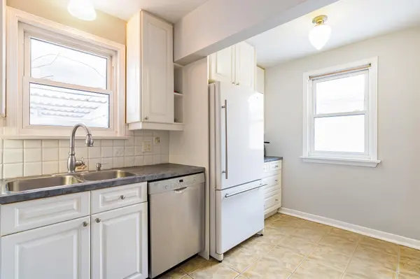 18 Newton ST, Barrie, ON L4M 3N3