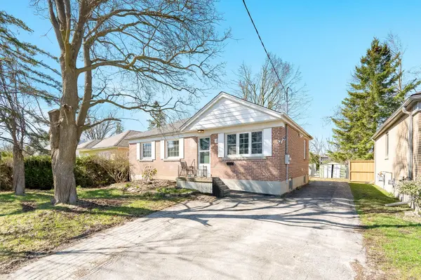 18 Newton ST, Barrie, ON L4M 3N3