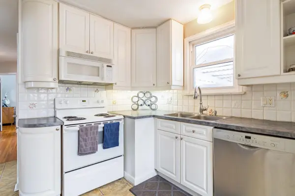 18 Newton ST, Barrie, ON L4M 3N3