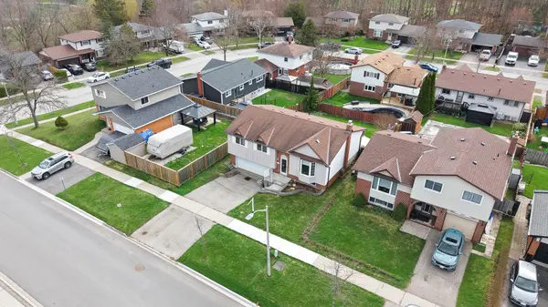 98 Cobblehill RD, Halton Hills, ON L7J 1P3