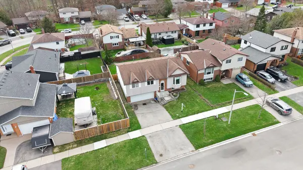 98 Cobblehill RD, Halton Hills, ON L7J 1P3